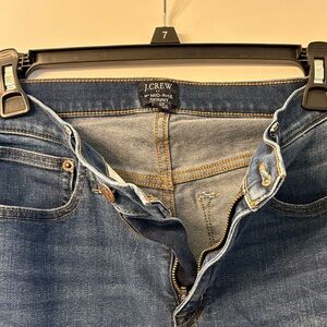 J.Crew Classic Blue Denim Jeans skinny leg. 9” mid rise. Size 28